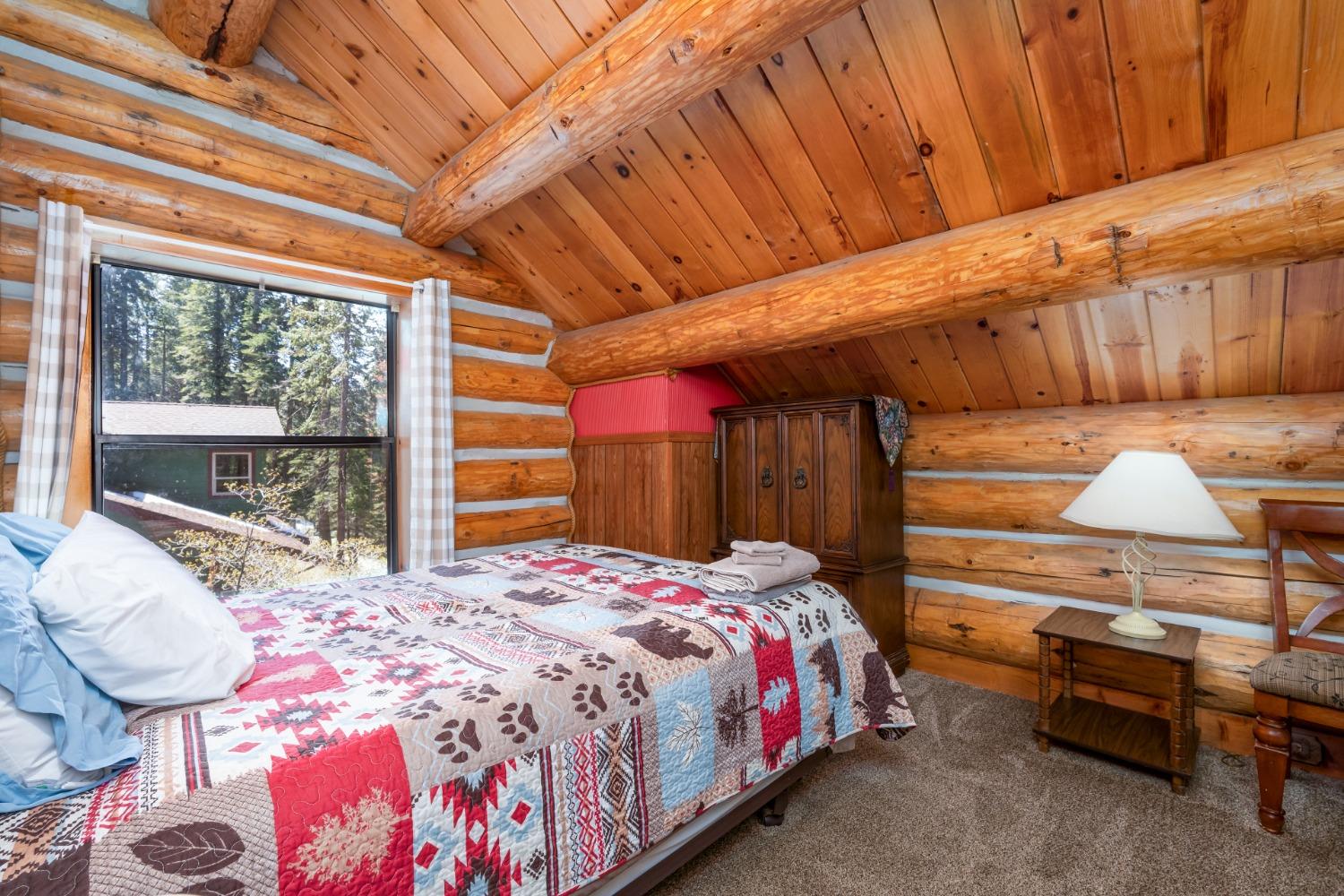 7426 Henness Ridge Rd, Yosemite West, CA 95389