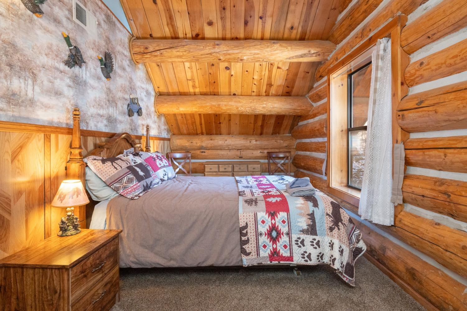 7426 Henness Ridge Rd, Yosemite West, CA 95389