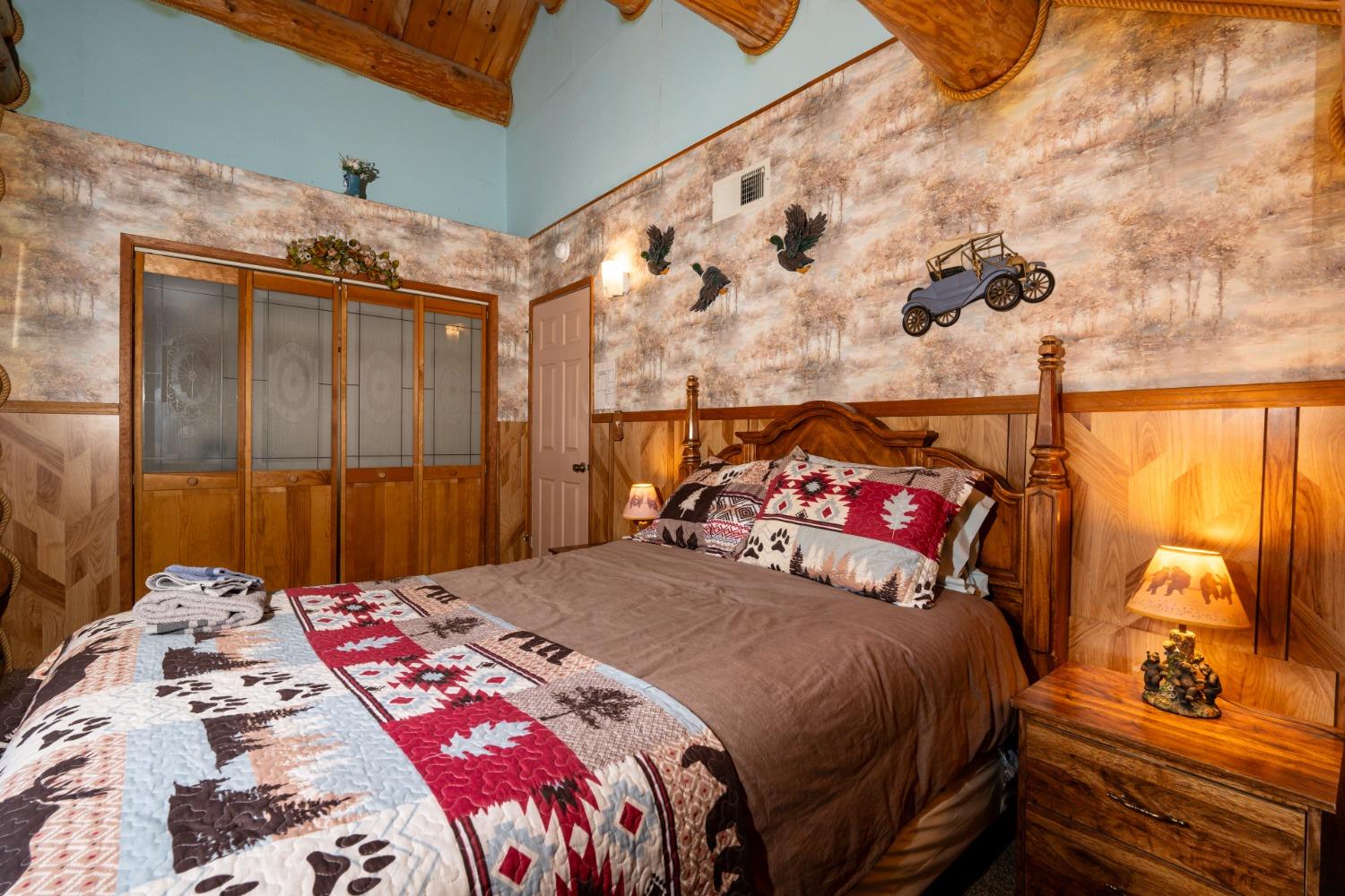7426 Henness Ridge Rd, Yosemite West, CA 95389