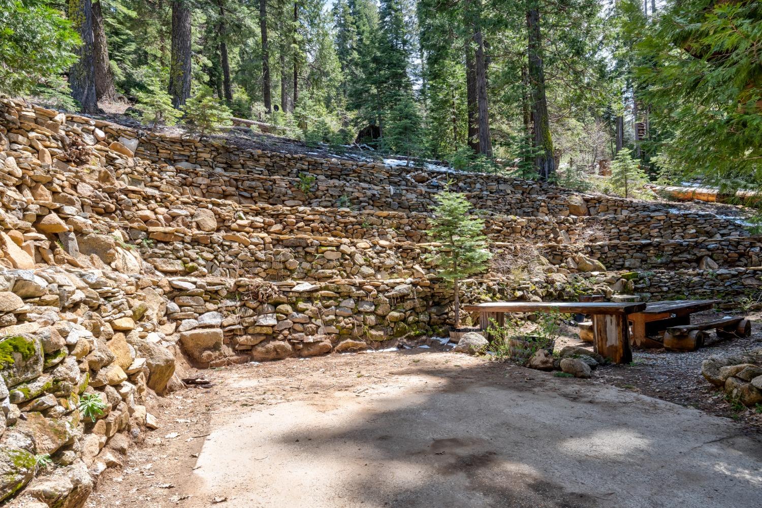 7426 Henness Ridge Rd, Yosemite West, CA 95389