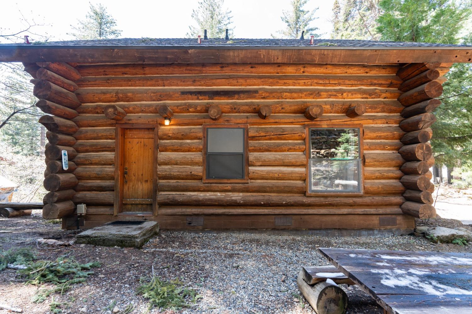 7426 Henness Ridge Rd, Yosemite West, CA 95389