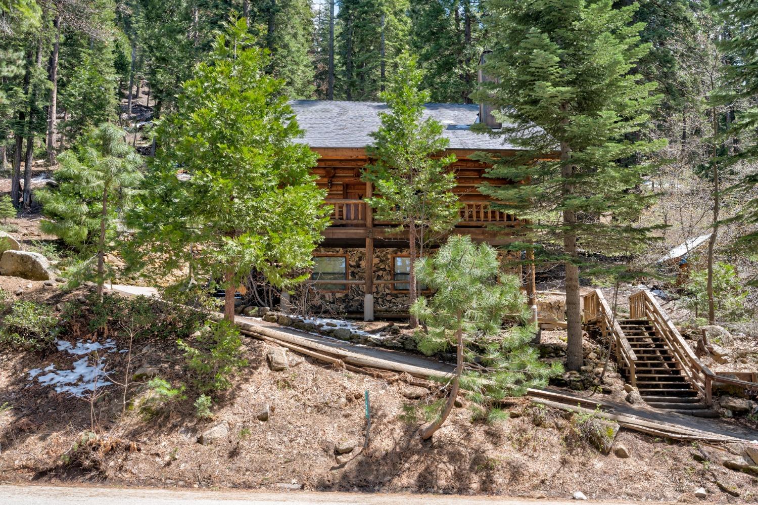 7426 Henness Ridge Rd, Yosemite West, CA 95389