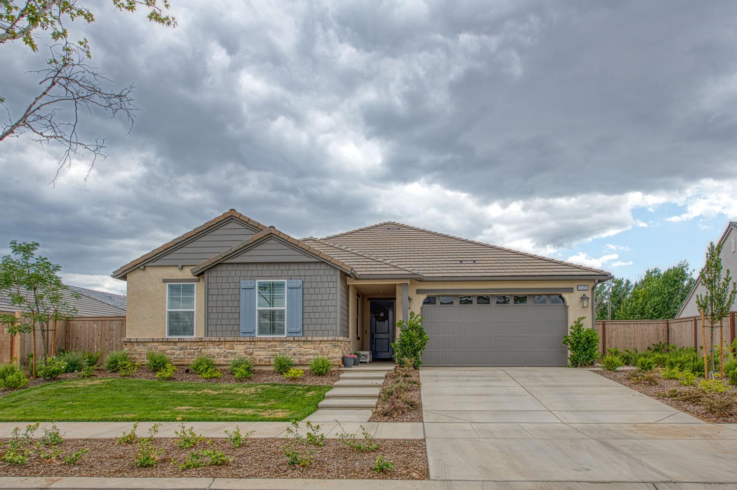 1122 Creekside Ave, Madera, CA 93636