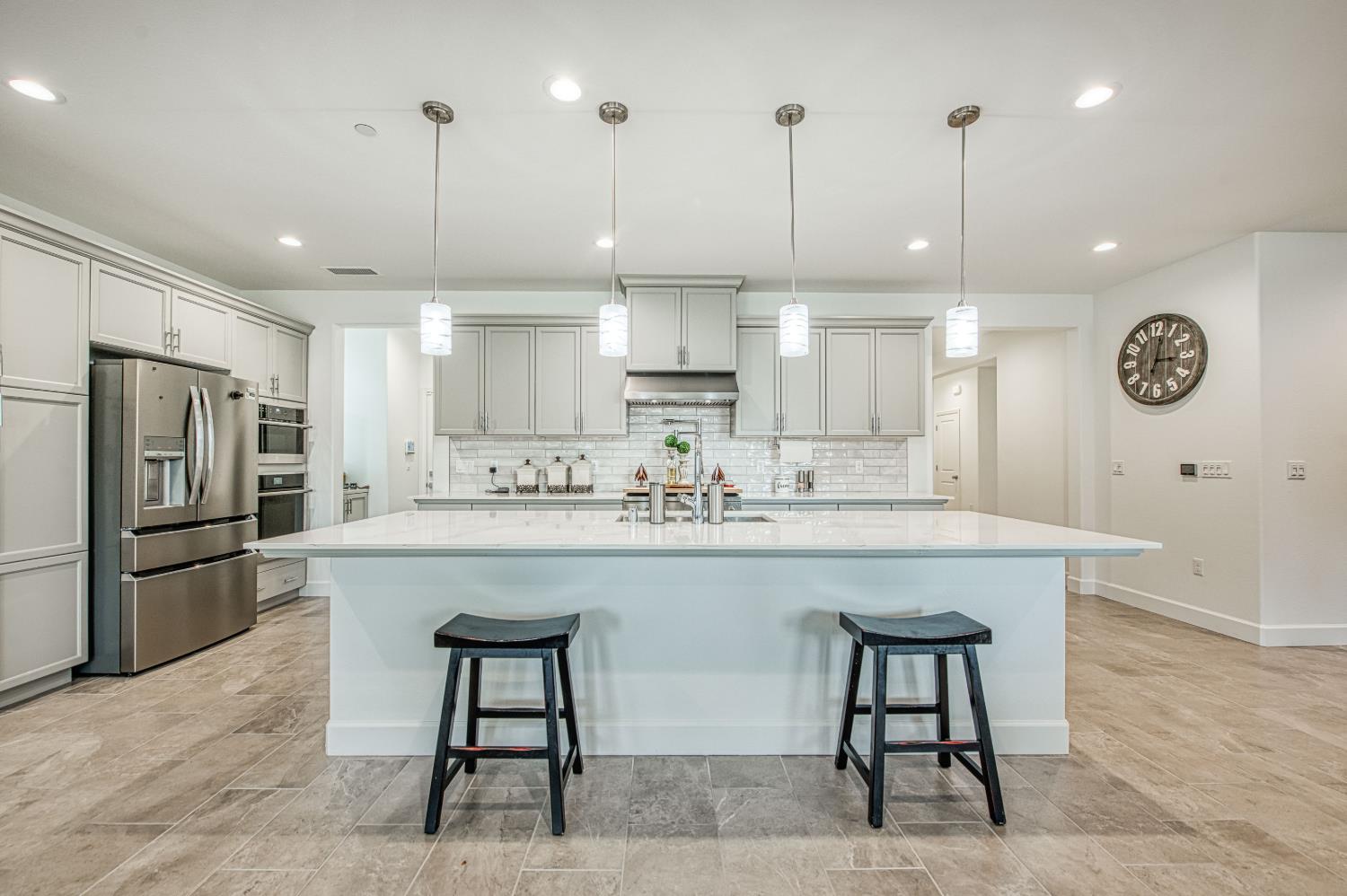 1122 Creekside Ave, Madera, CA 93636