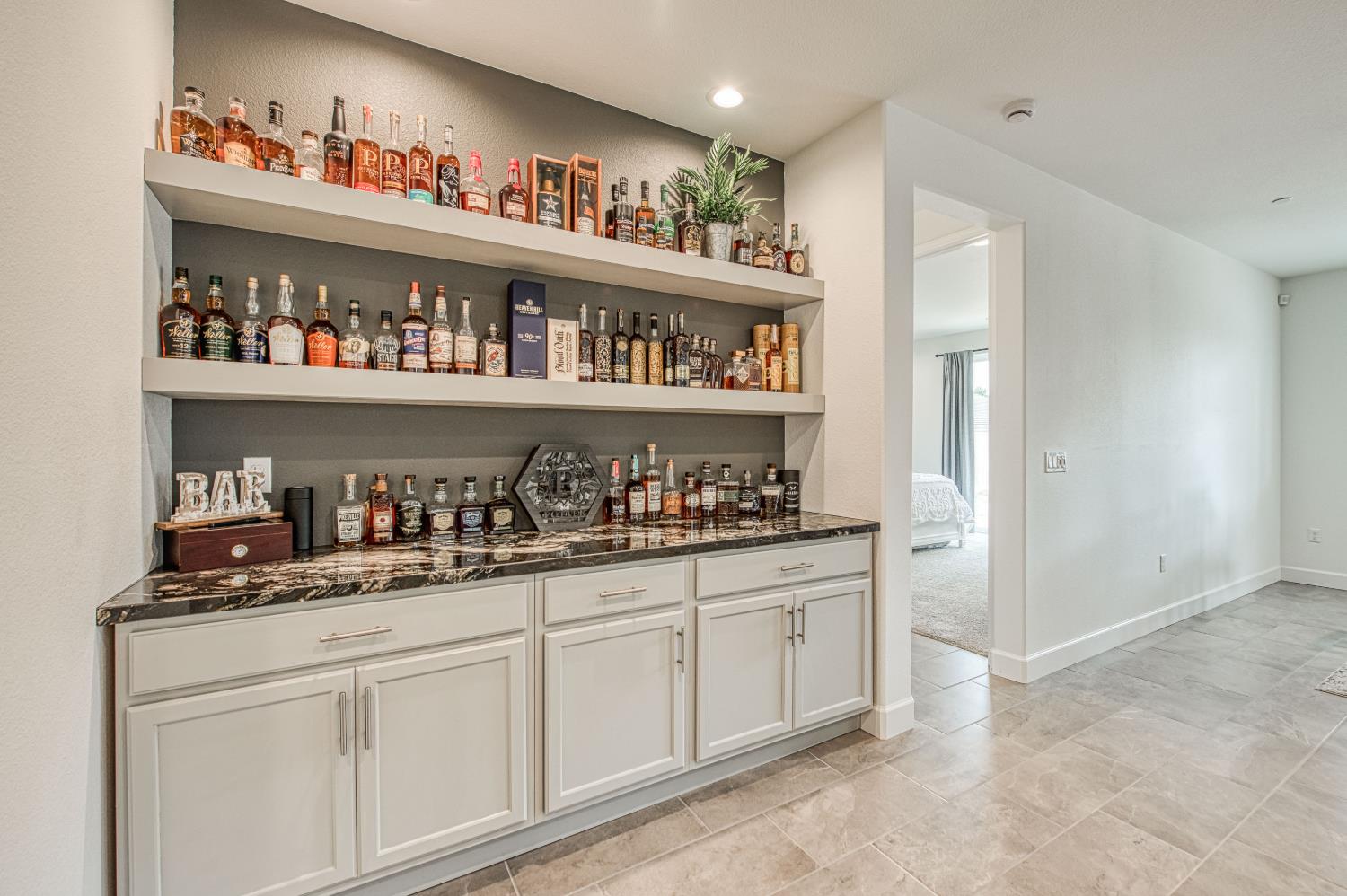 1122 Creekside Ave, Madera, CA 93636