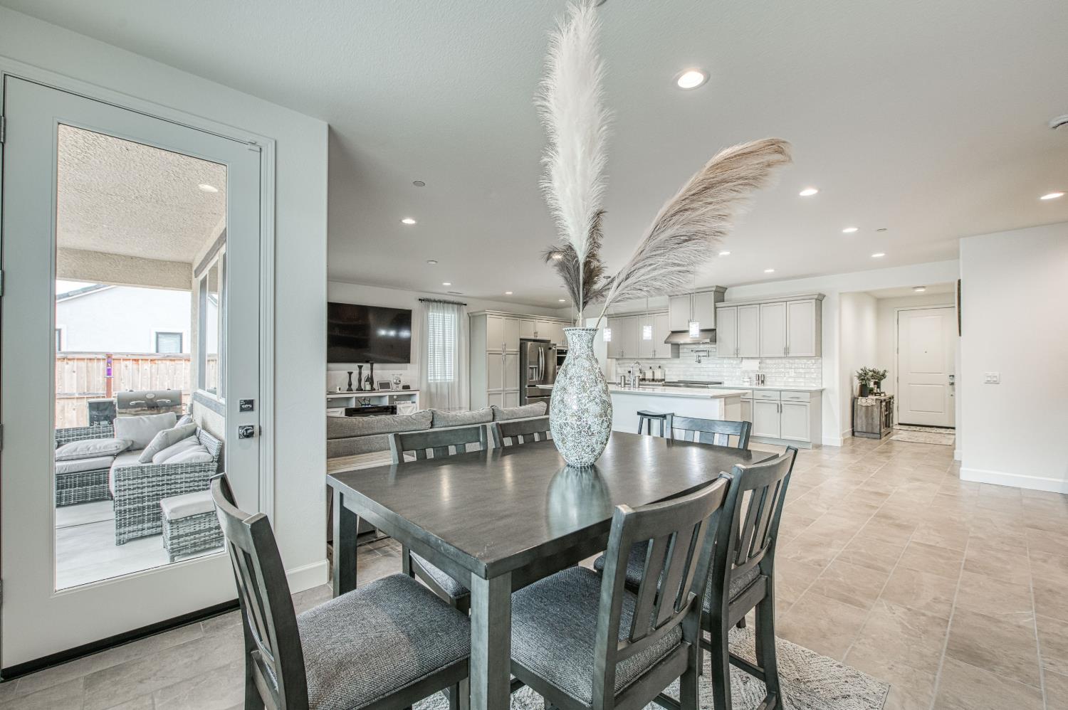 1122 Creekside Ave, Madera, CA 93636