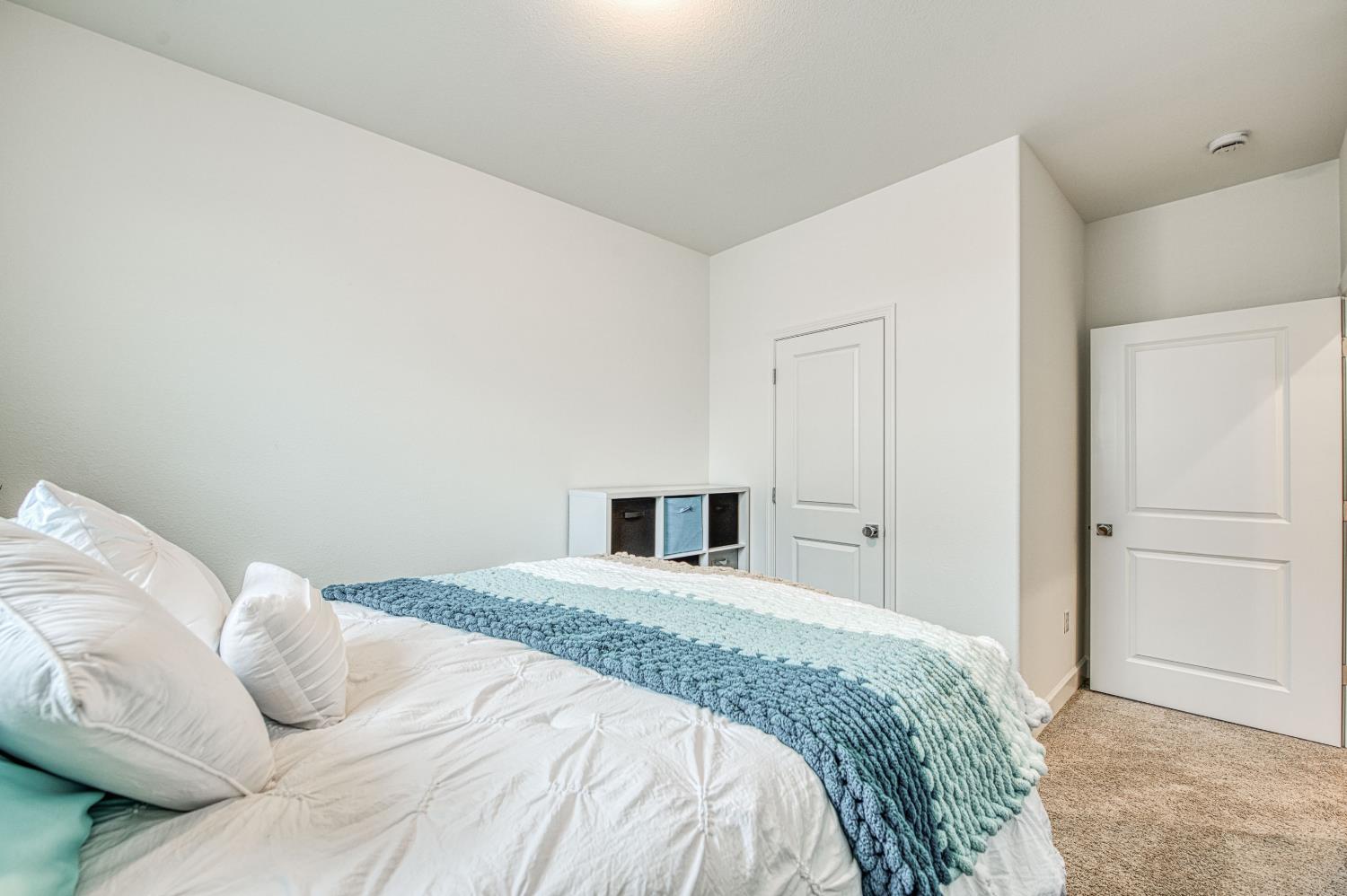 1122 Creekside Ave, Madera, CA 93636