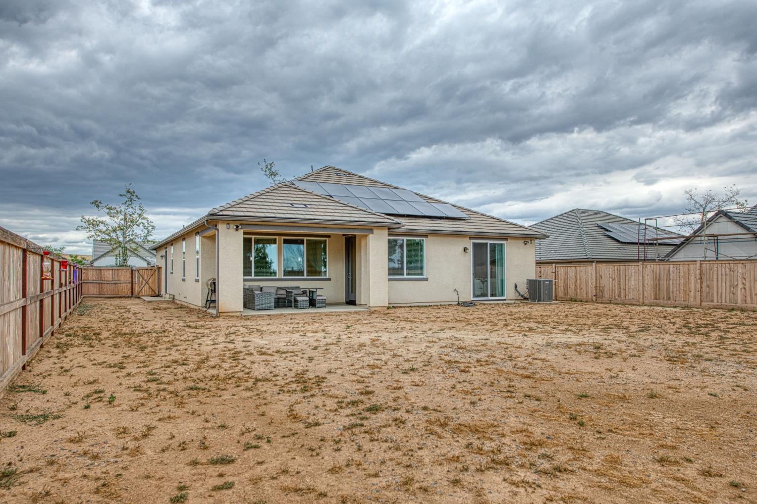1122 Creekside Ave, Madera, CA 93636