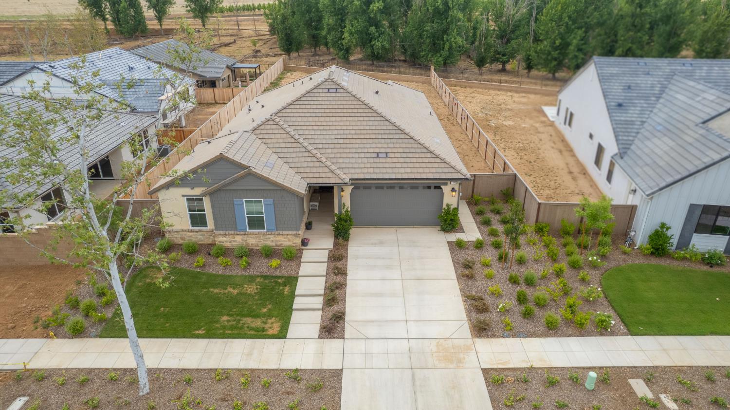 1122 Creekside Ave, Madera, CA 93636