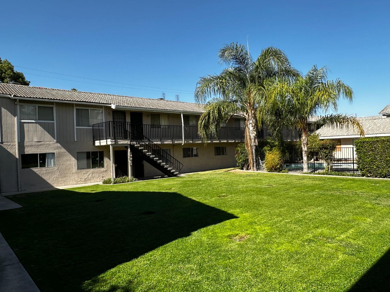 1905 E Pontiac Way, Fresno, CA 93726