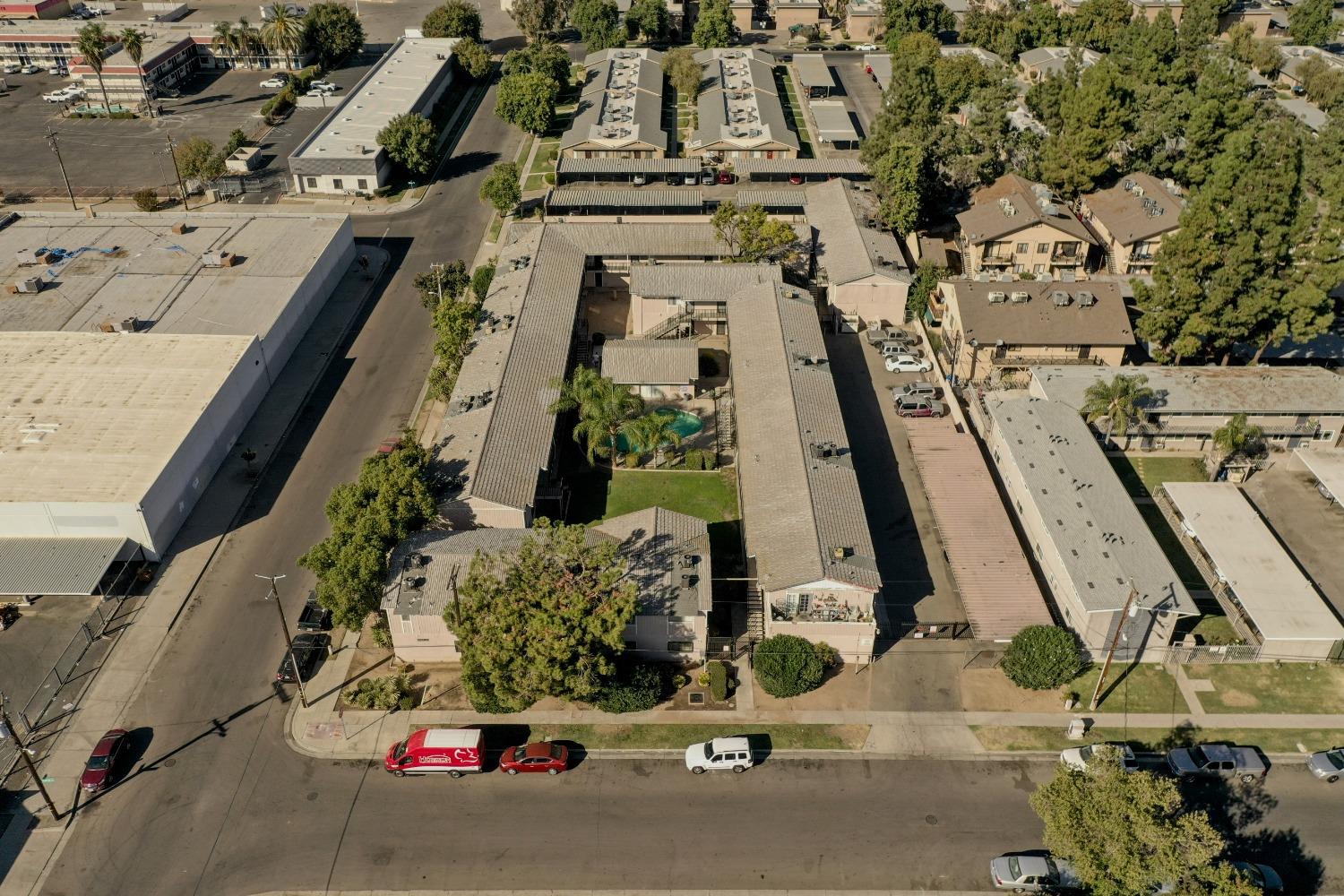 1905 E Pontiac Way, Fresno, CA 93726