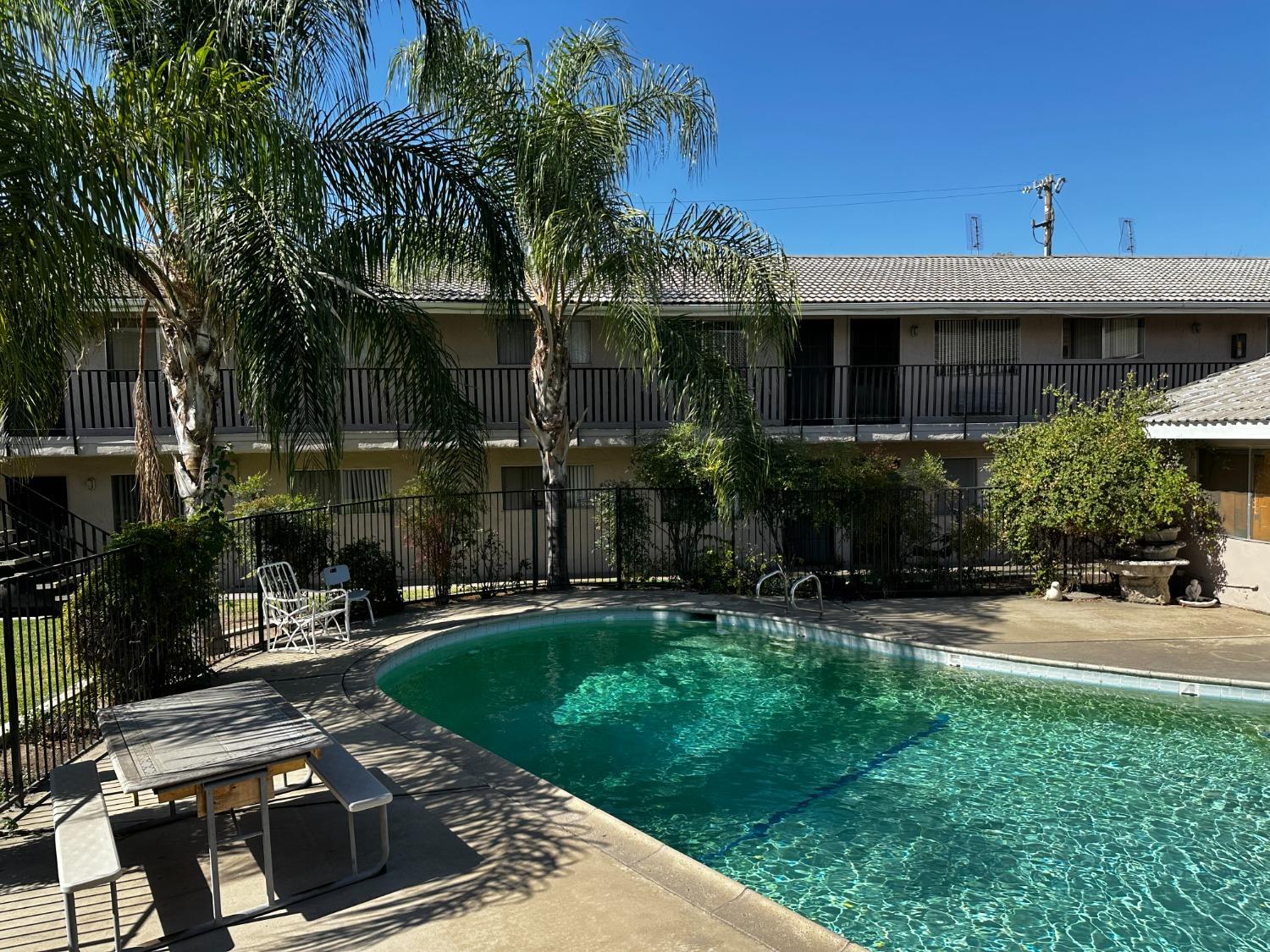 1905 E Pontiac Way, Fresno, CA 93726