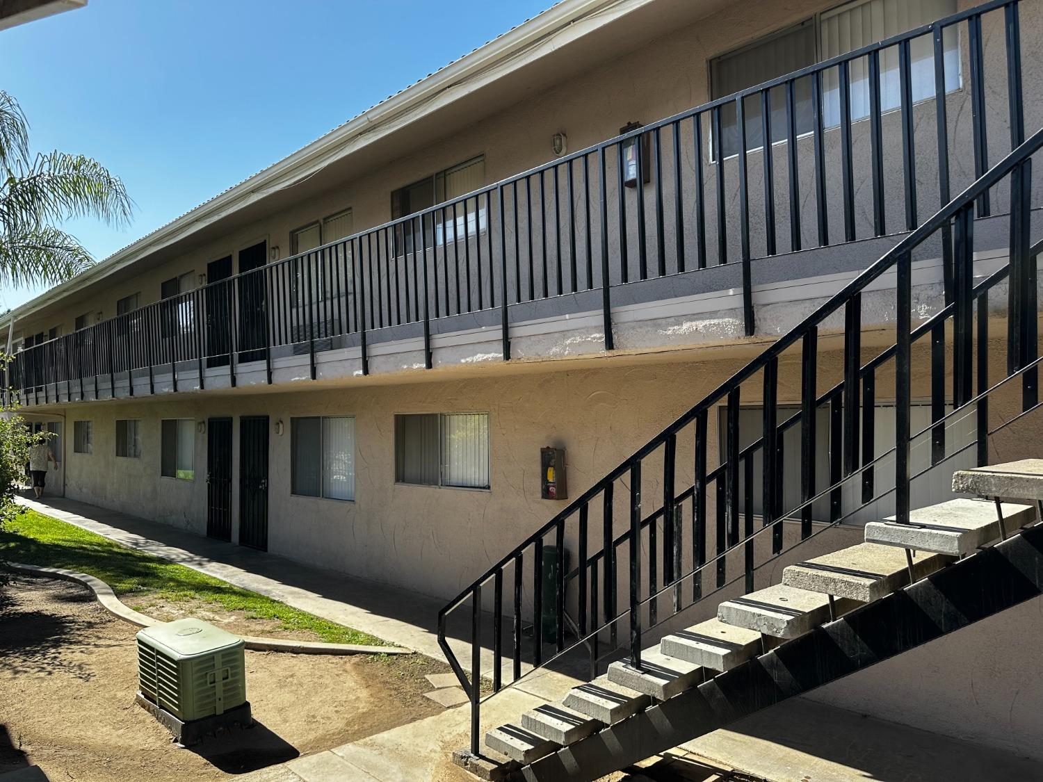 1905 E Pontiac Way, Fresno, CA 93726