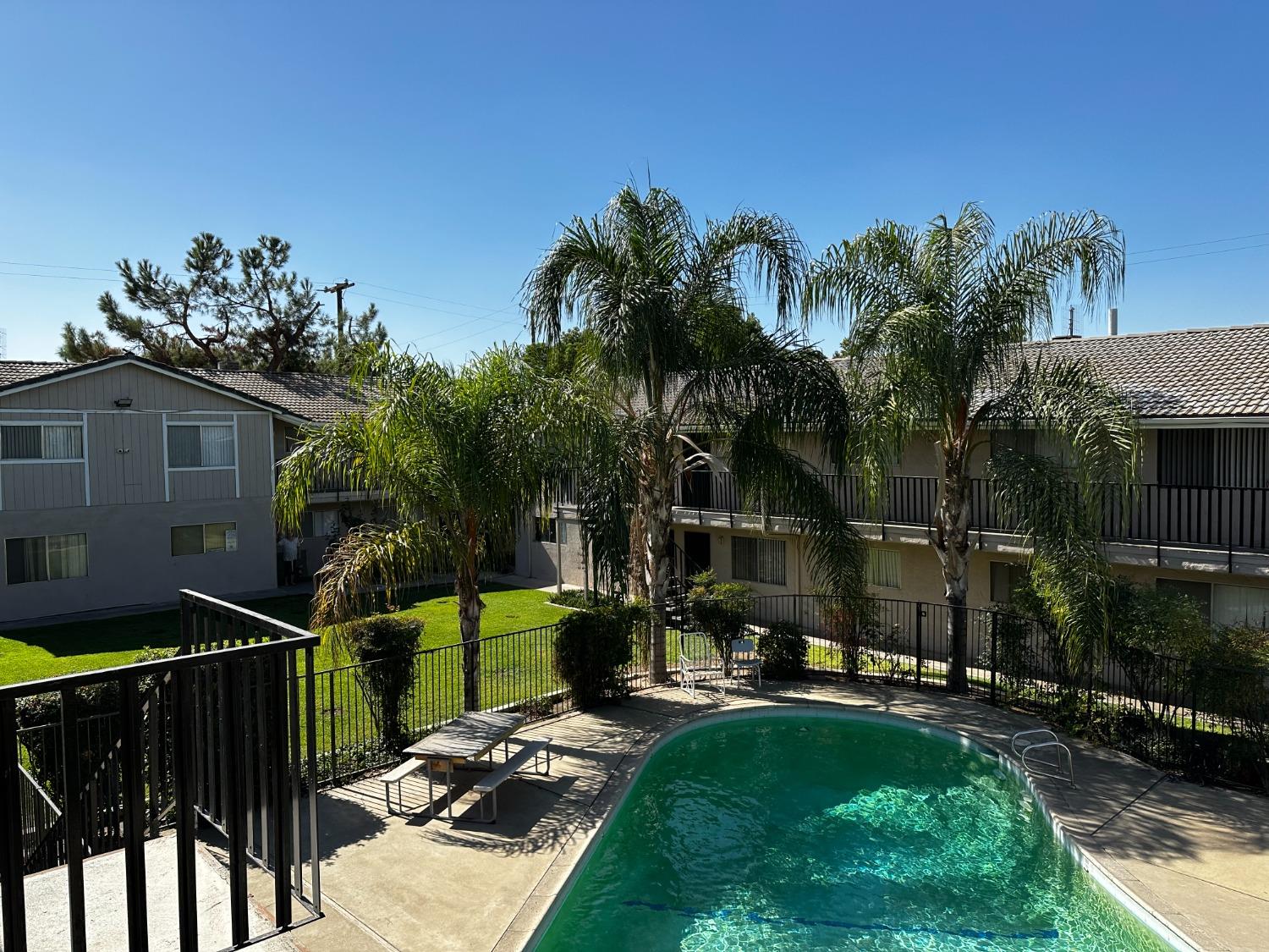 1905 E Pontiac Way, Fresno, CA 93726