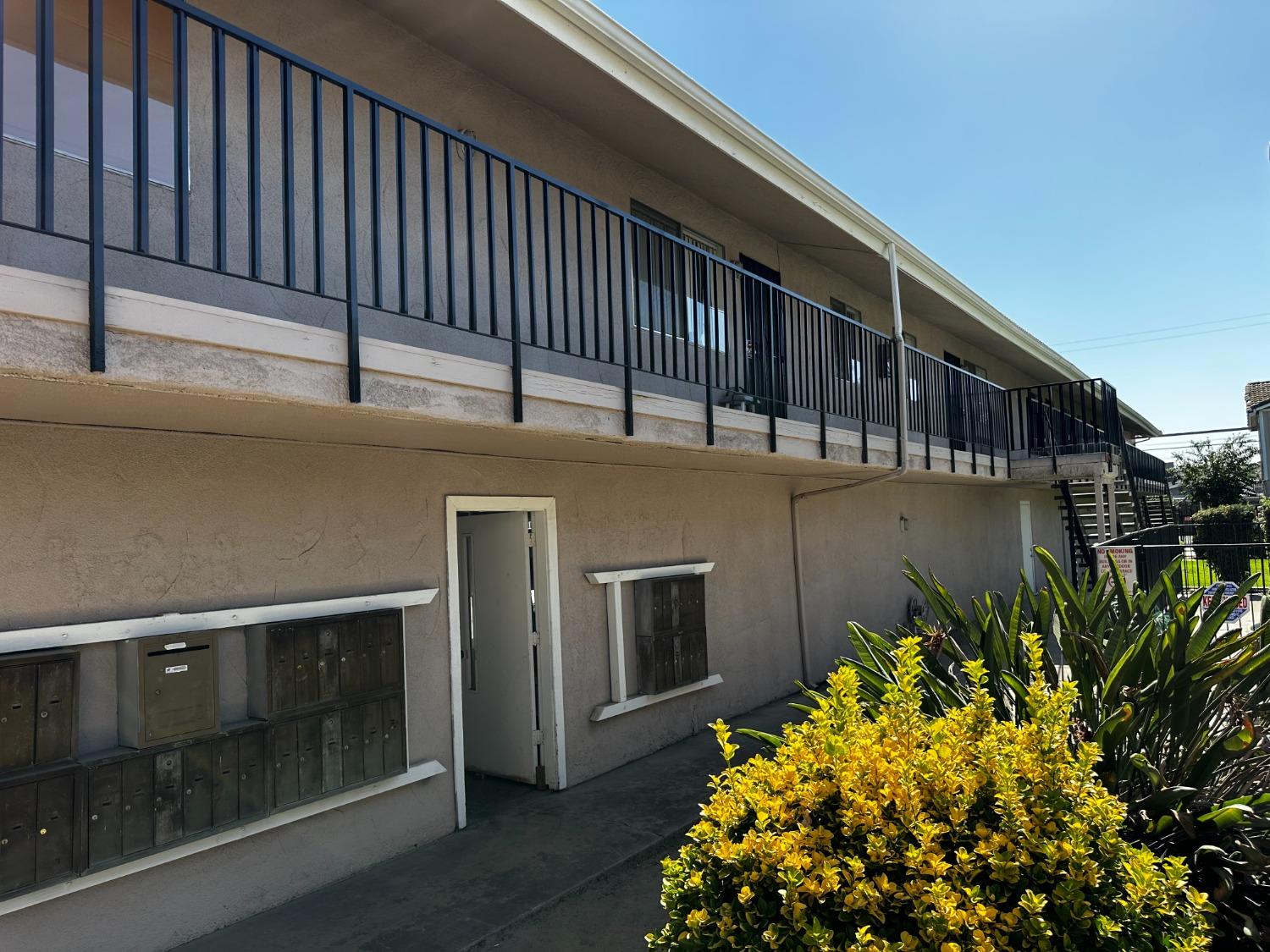 1905 E Pontiac Way, Fresno, CA 93726