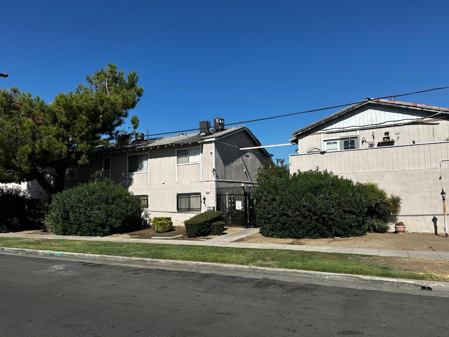 1905 E Pontiac Way, Fresno, CA 93726