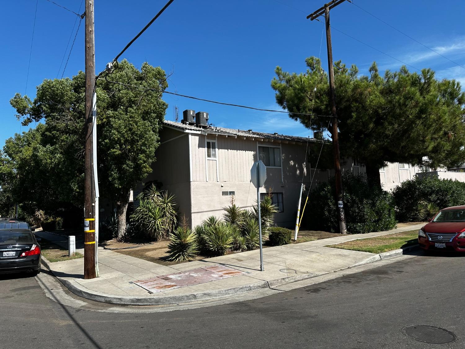 1905 E Pontiac Way, Fresno, CA 93726