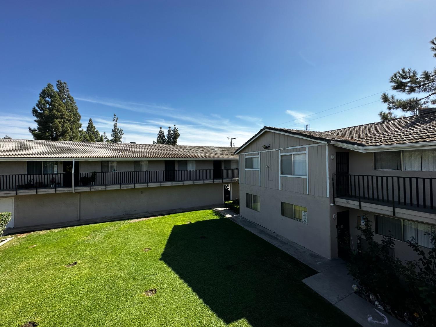 1905 E Pontiac Way, Fresno, CA 93726