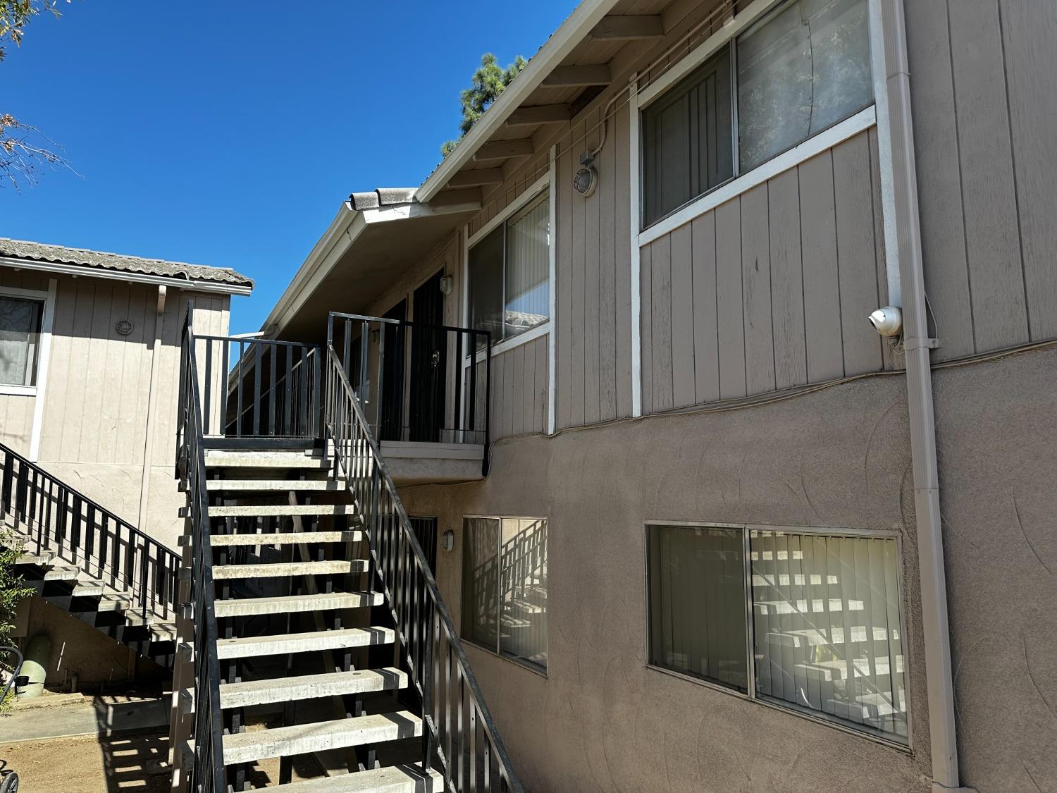1905 E Pontiac Way, Fresno, CA 93726