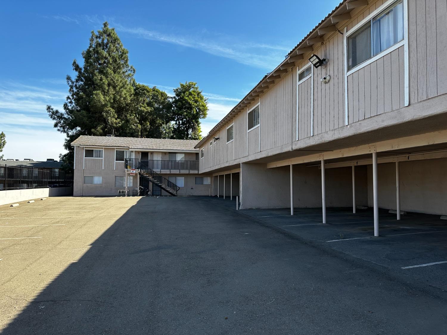 1905 E Pontiac Way, Fresno, CA 93726