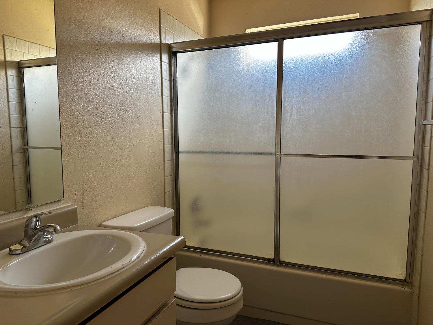 1905 E Pontiac Way, Fresno, CA 93726