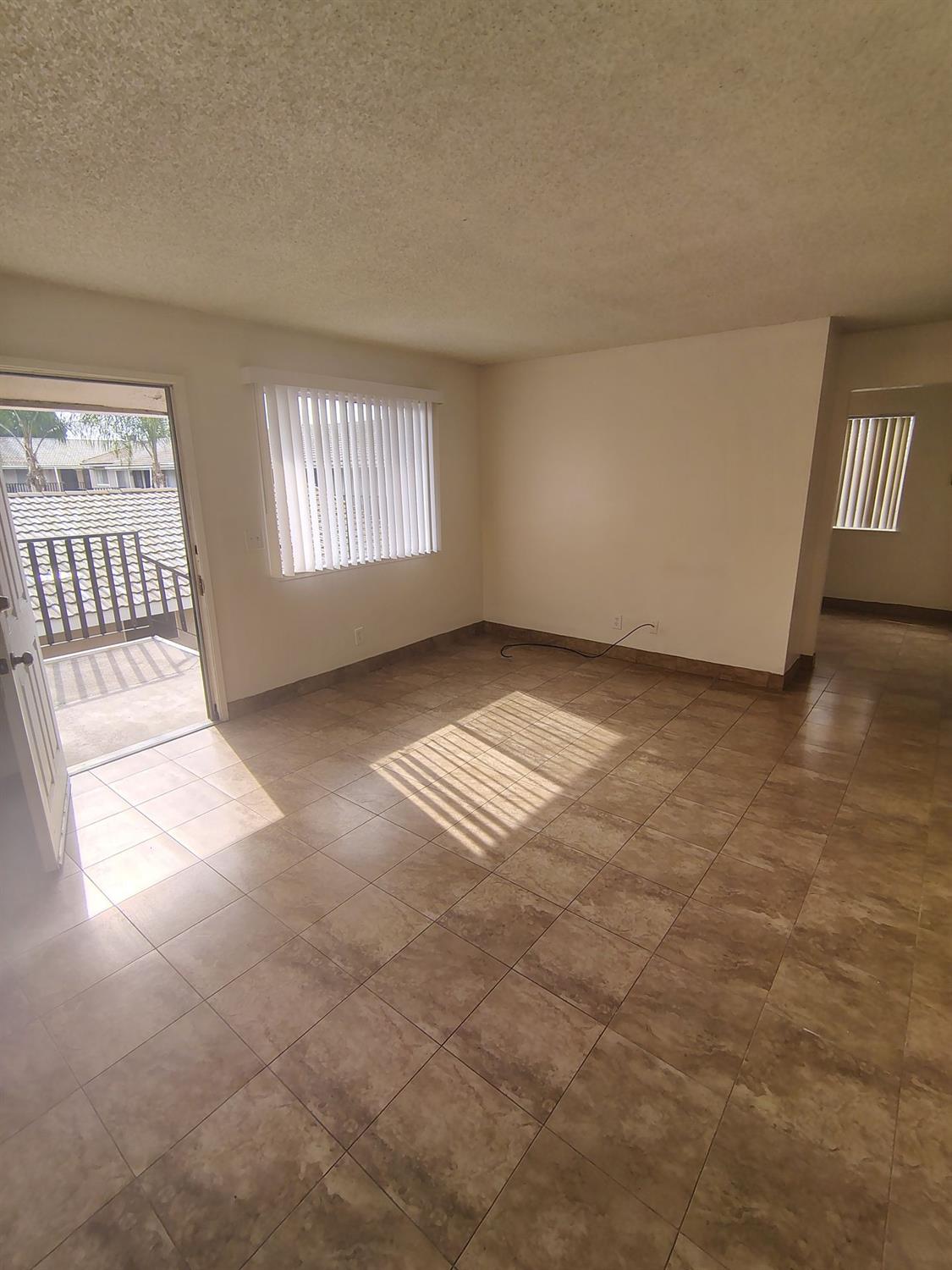 1905 E Pontiac Way, Fresno, CA 93726