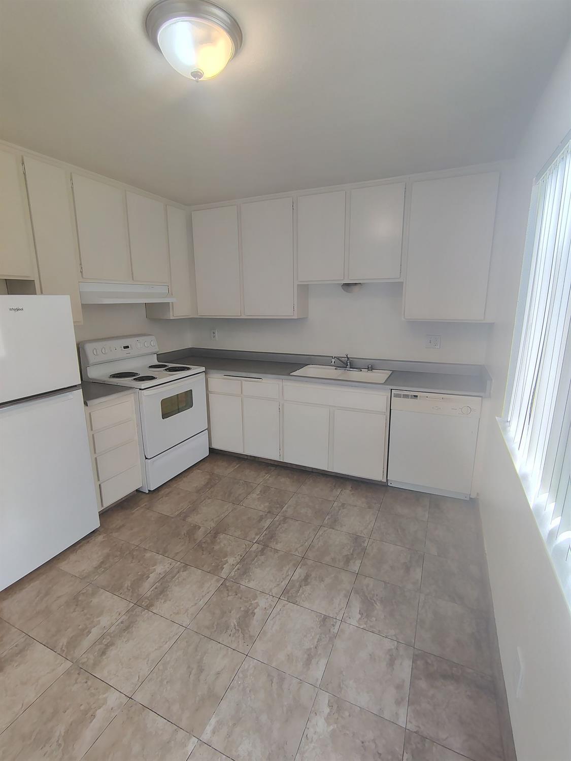 1905 E Pontiac Way, Fresno, CA 93726