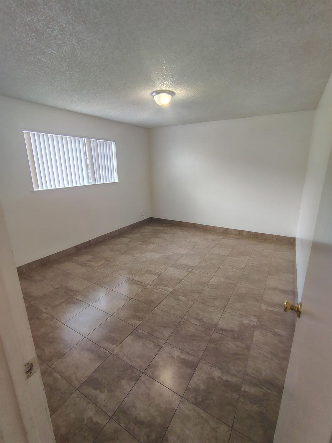 1905 E Pontiac Way, Fresno, CA 93726
