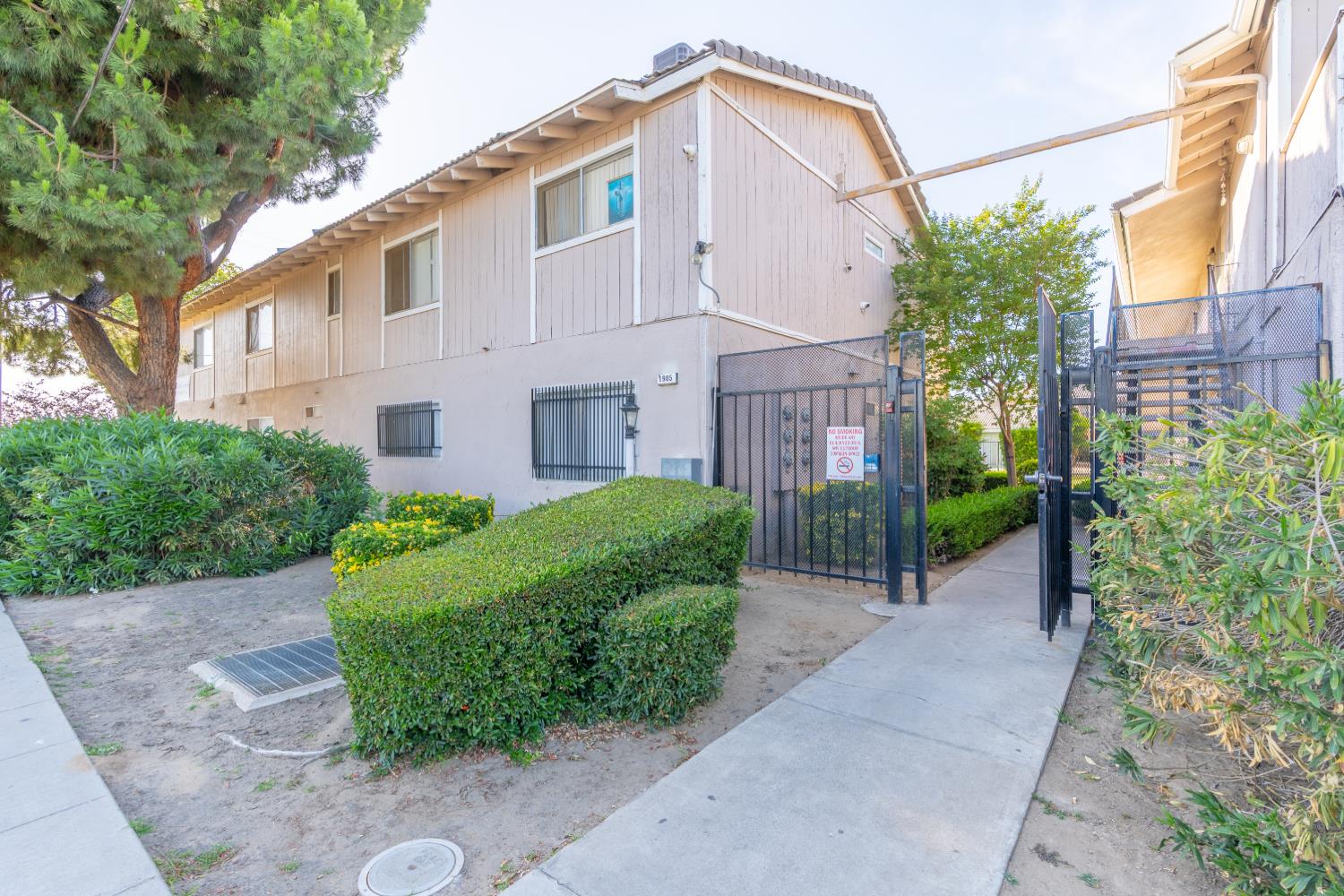 1905 E Pontiac Way, Fresno, CA 93726