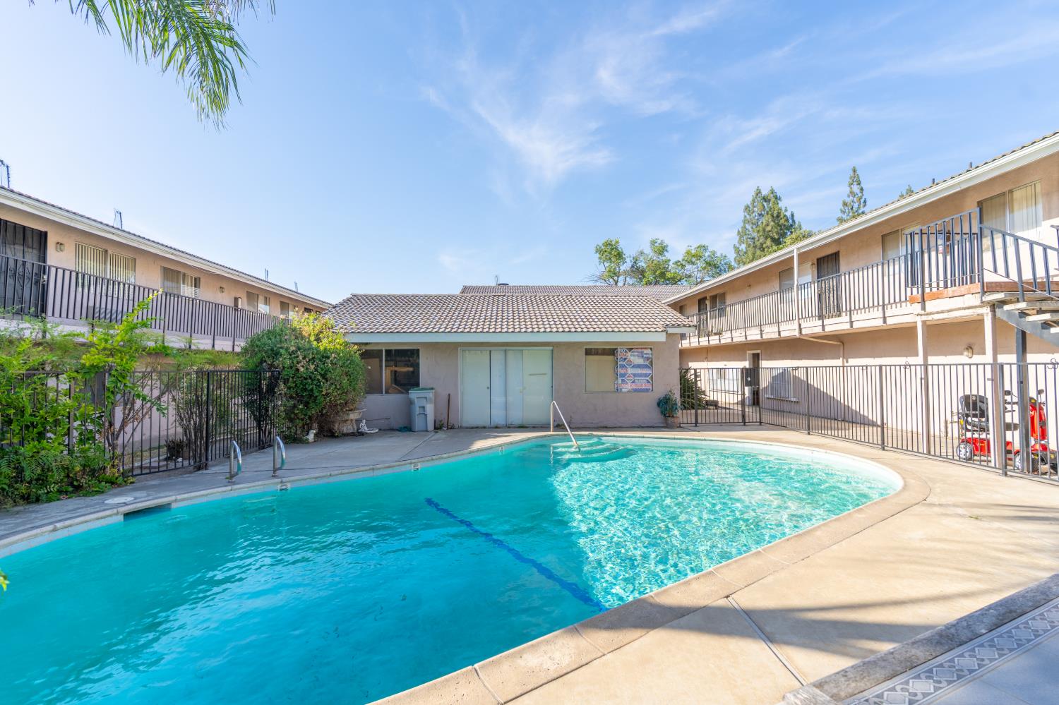1905 E Pontiac Way, Fresno, CA 93726