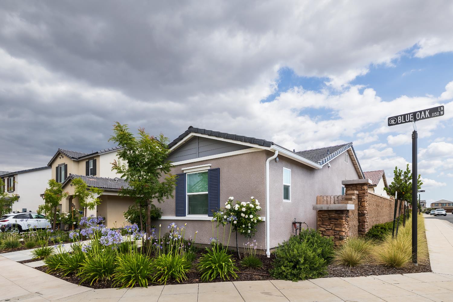 1180 Blue Oak Ln W, Madera, CA 93636