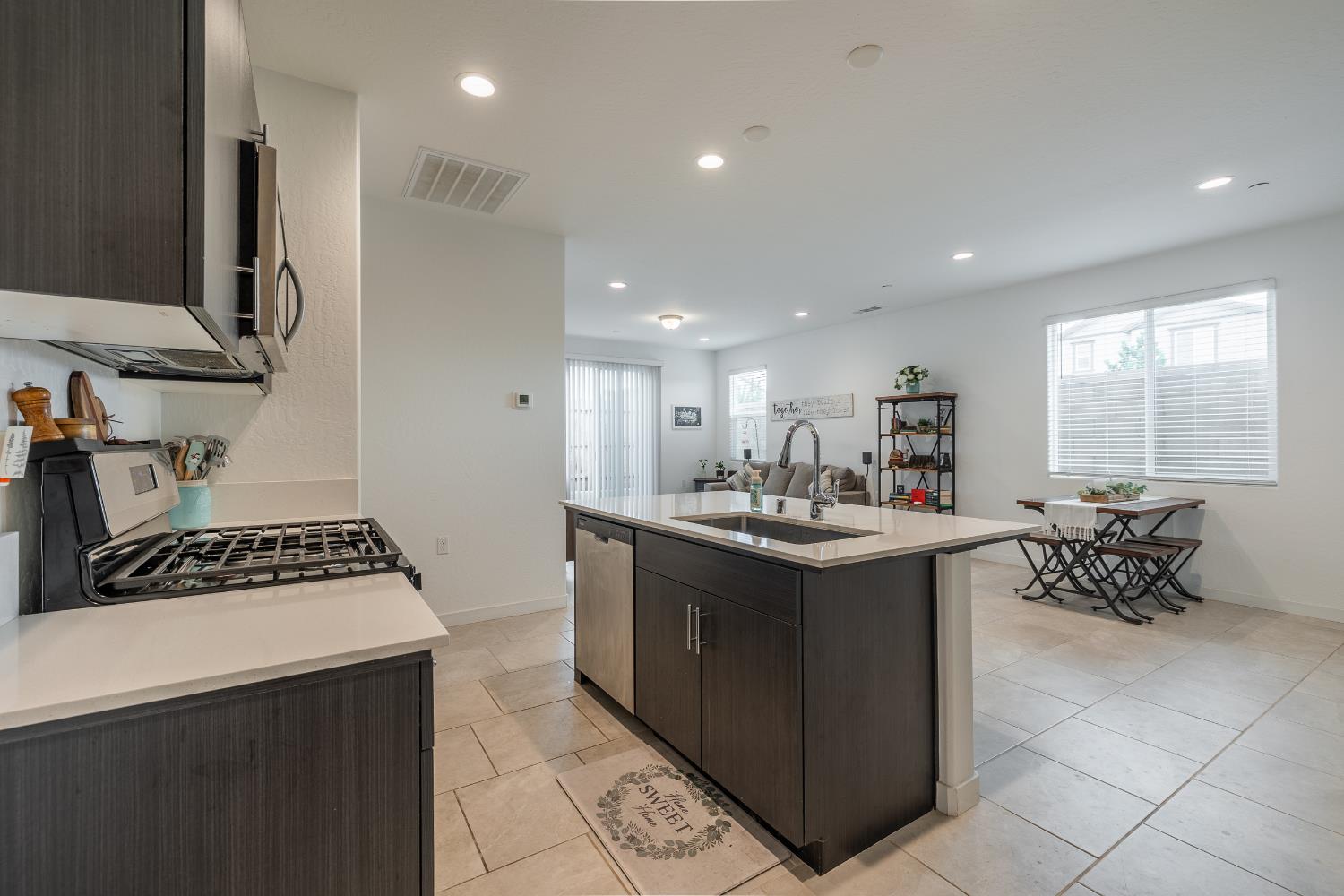 1180 Blue Oak Ln W, Madera, CA 93636