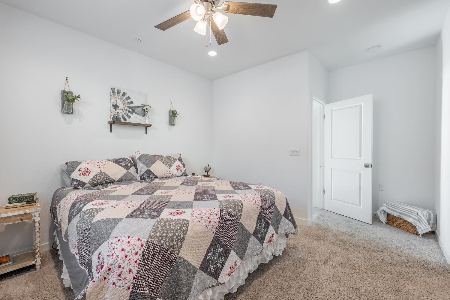 1180 Blue Oak Ln W, Madera, CA 93636