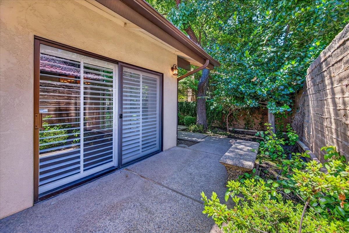 5564 N El Adobe Dr, Fresno, CA 93711