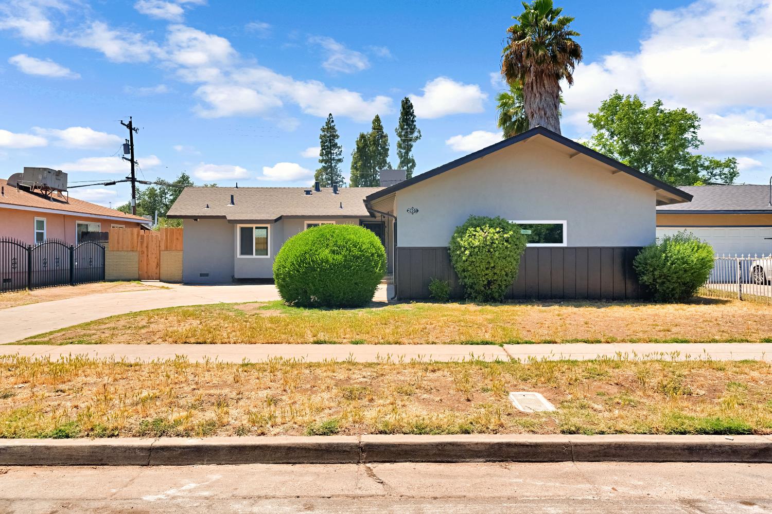2901 N 2nd St, Fresno, CA 93703