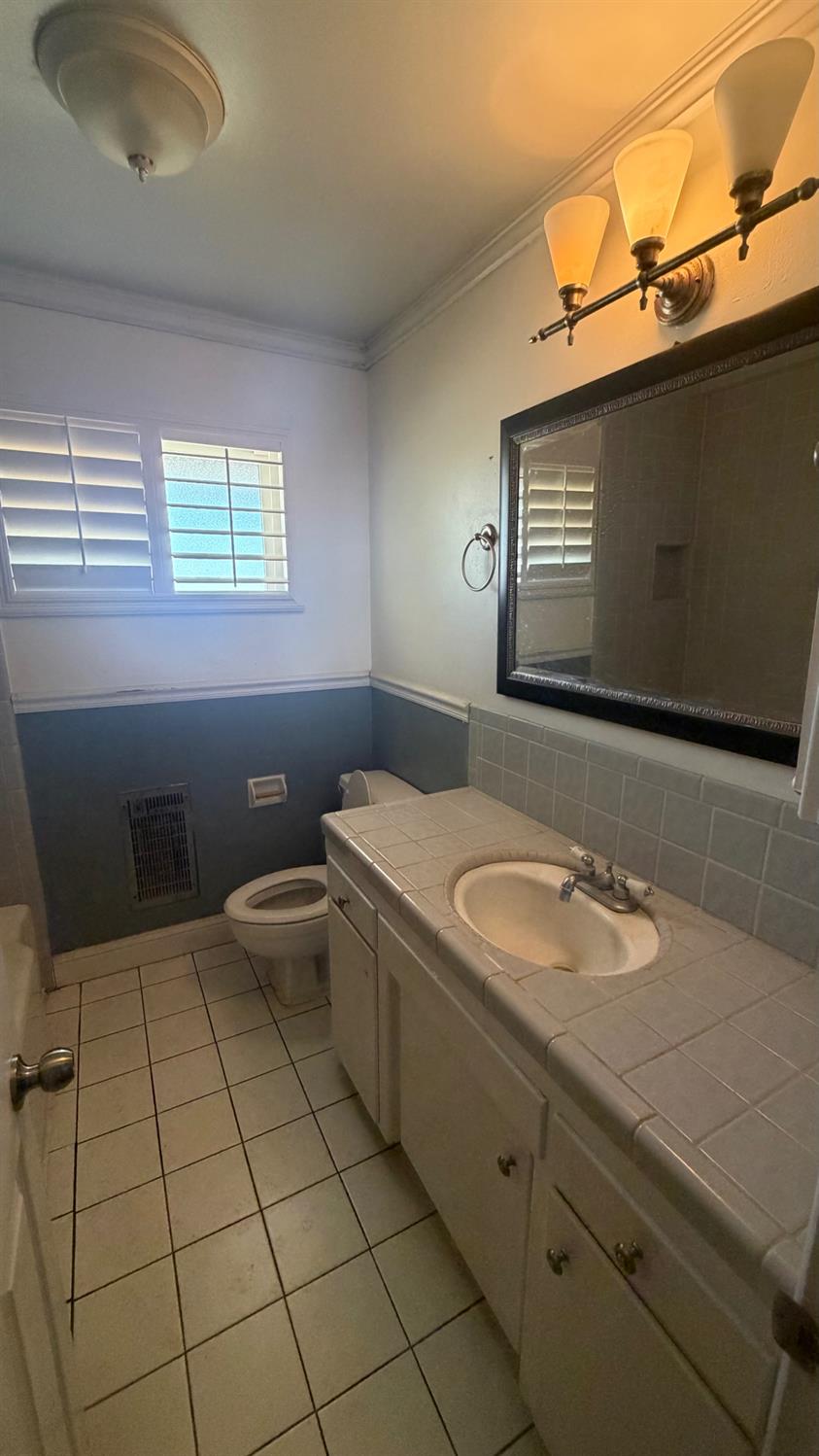5677 N Millbrook Ave, Fresno, CA 93710