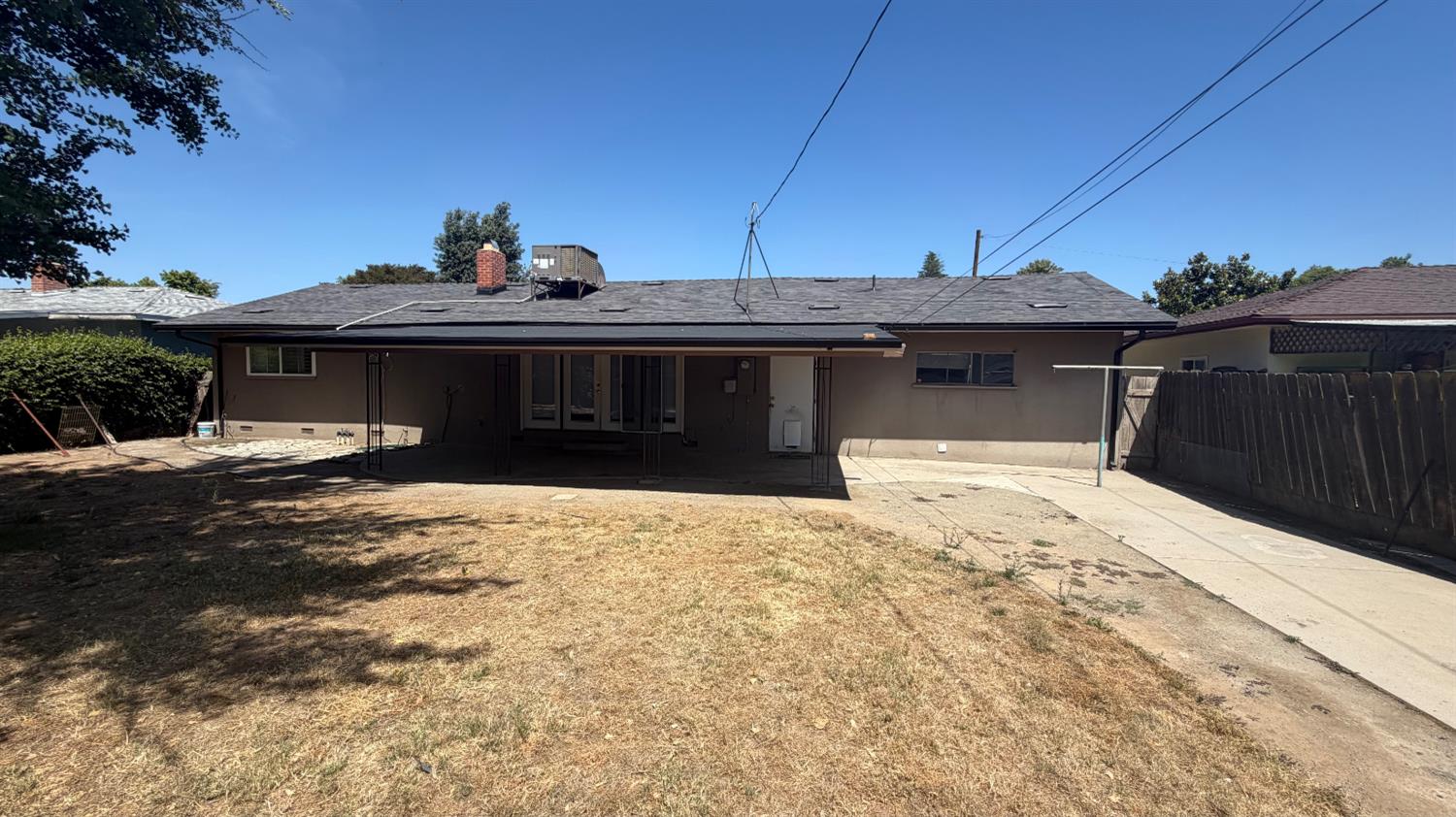 5677 N Millbrook Ave, Fresno, CA 93710