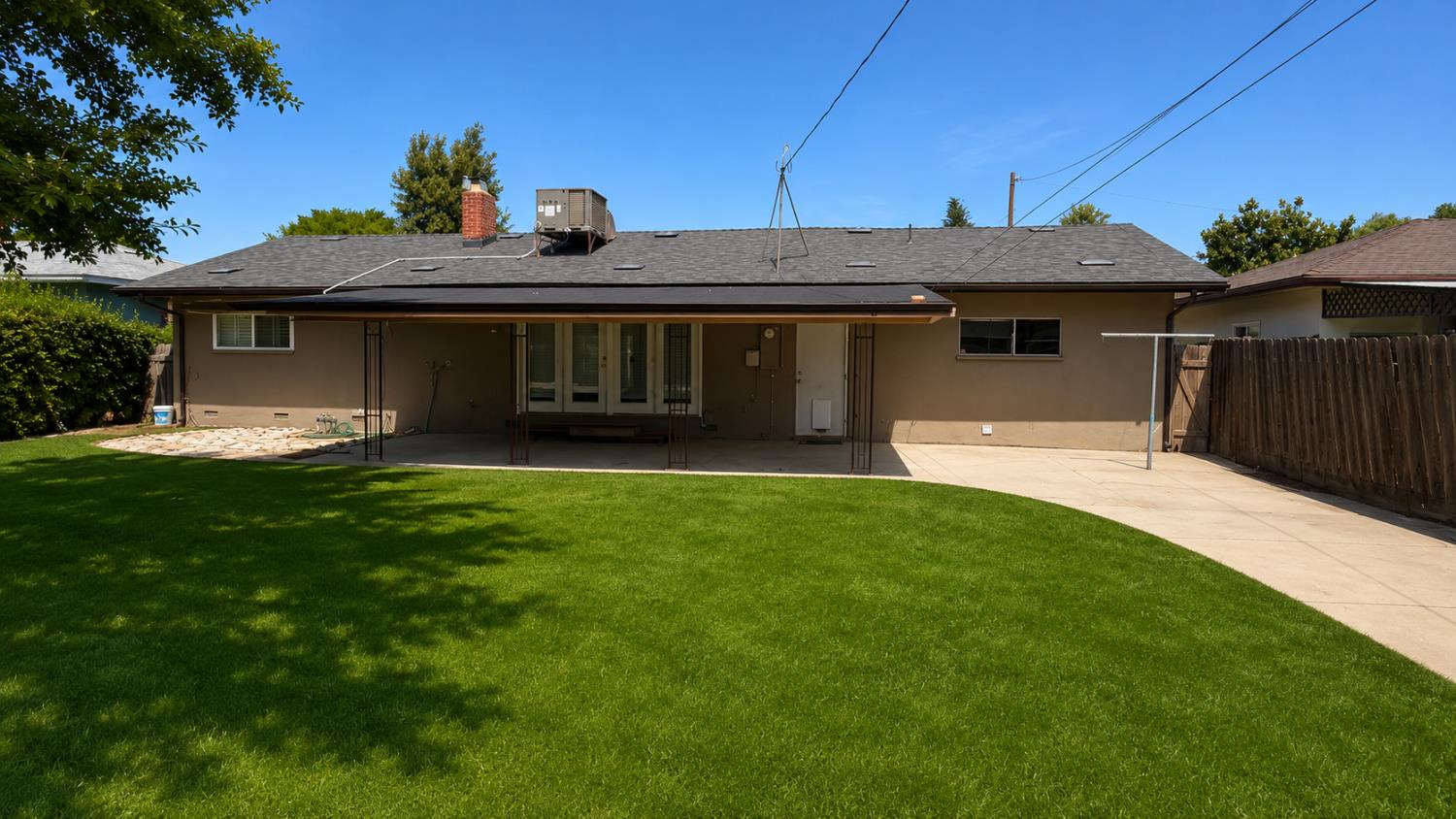 5677 N Millbrook Ave, Fresno, CA 93710