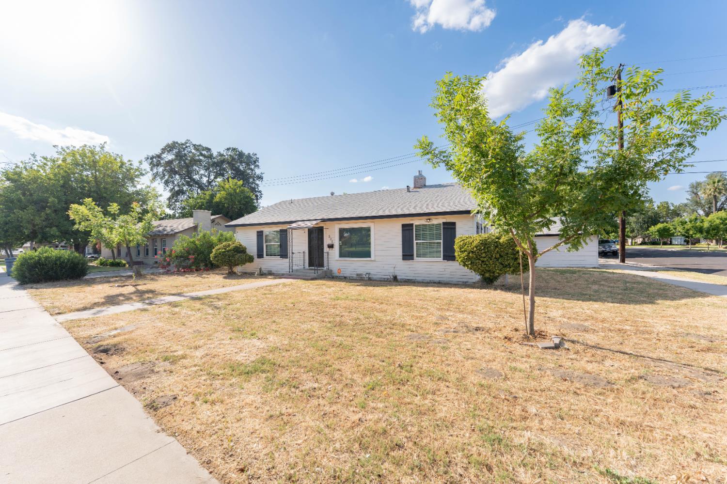 504 W Bush St, Lemoore, CA 93245