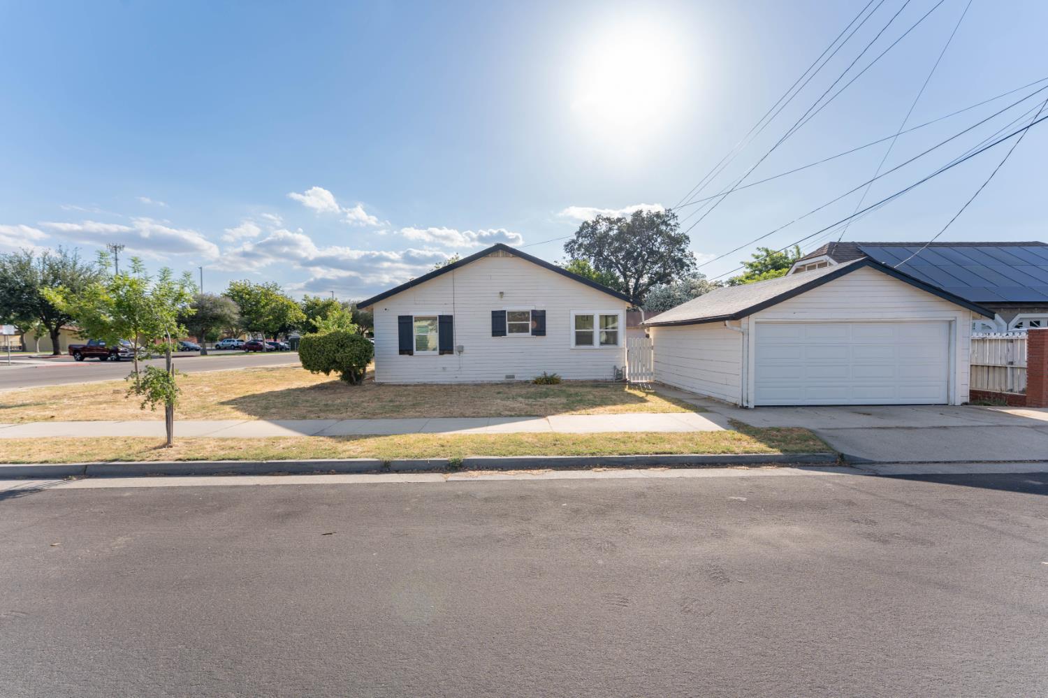 504 W Bush St, Lemoore, CA 93245