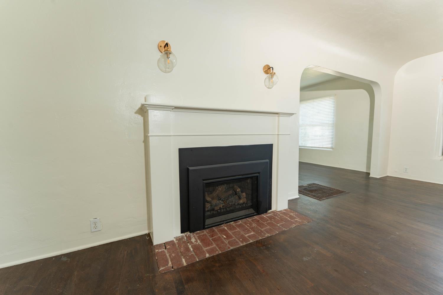 504 W Bush St, Lemoore, CA 93245