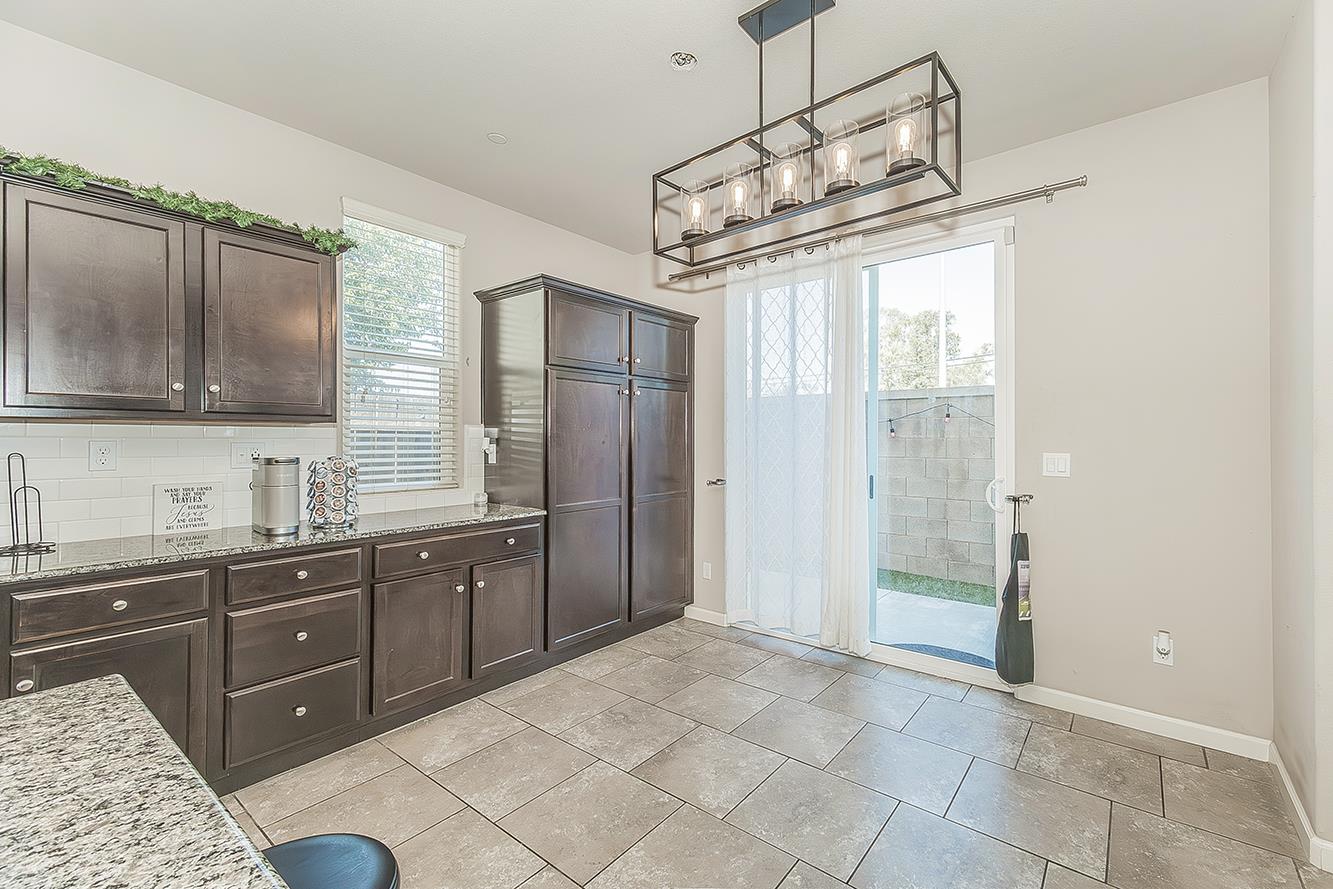 1363 Joy Dr, Clovis, CA 93619