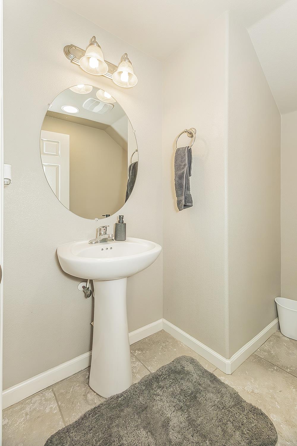 1363 Joy Dr, Clovis, CA 93619