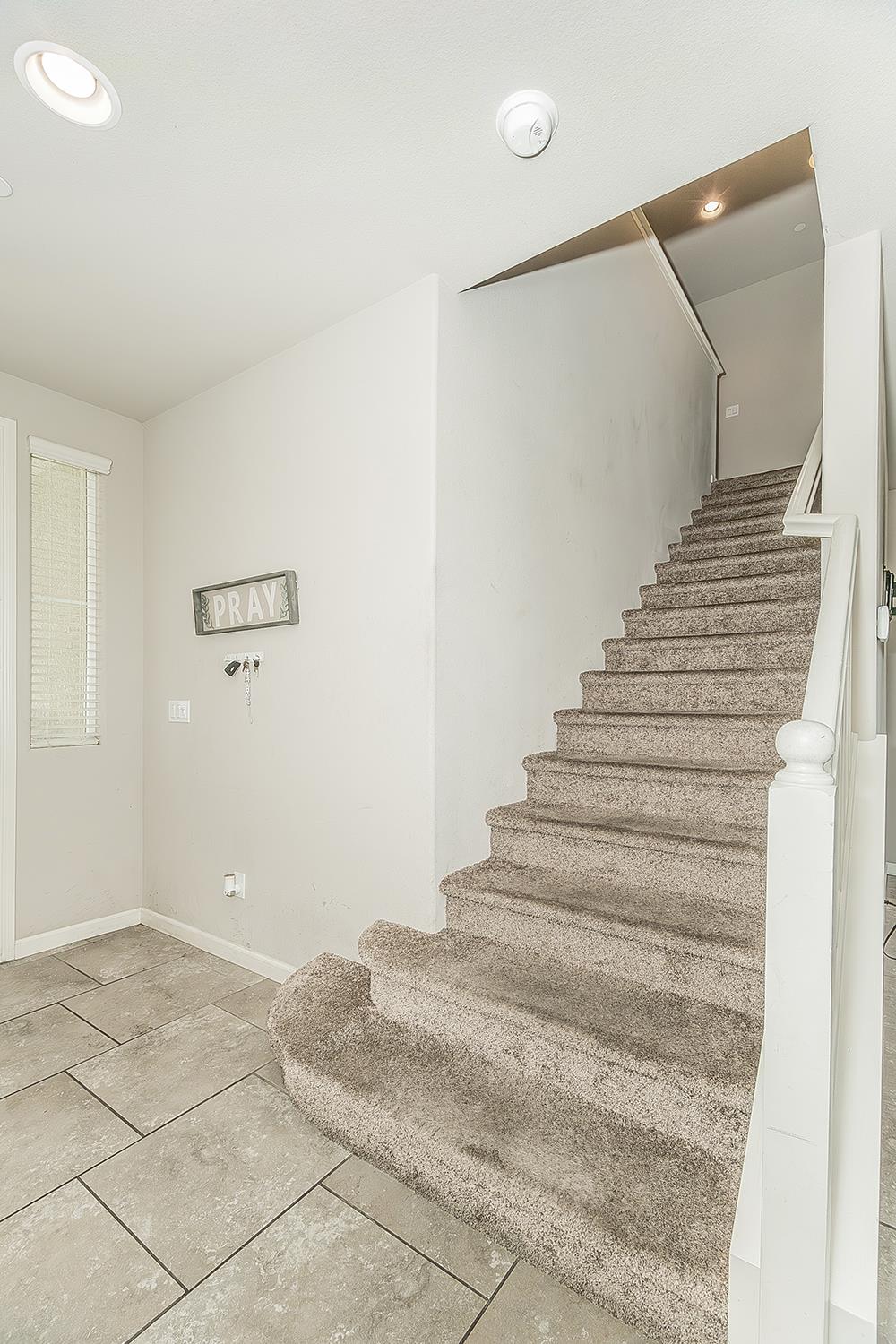 1363 Joy Dr, Clovis, CA 93619