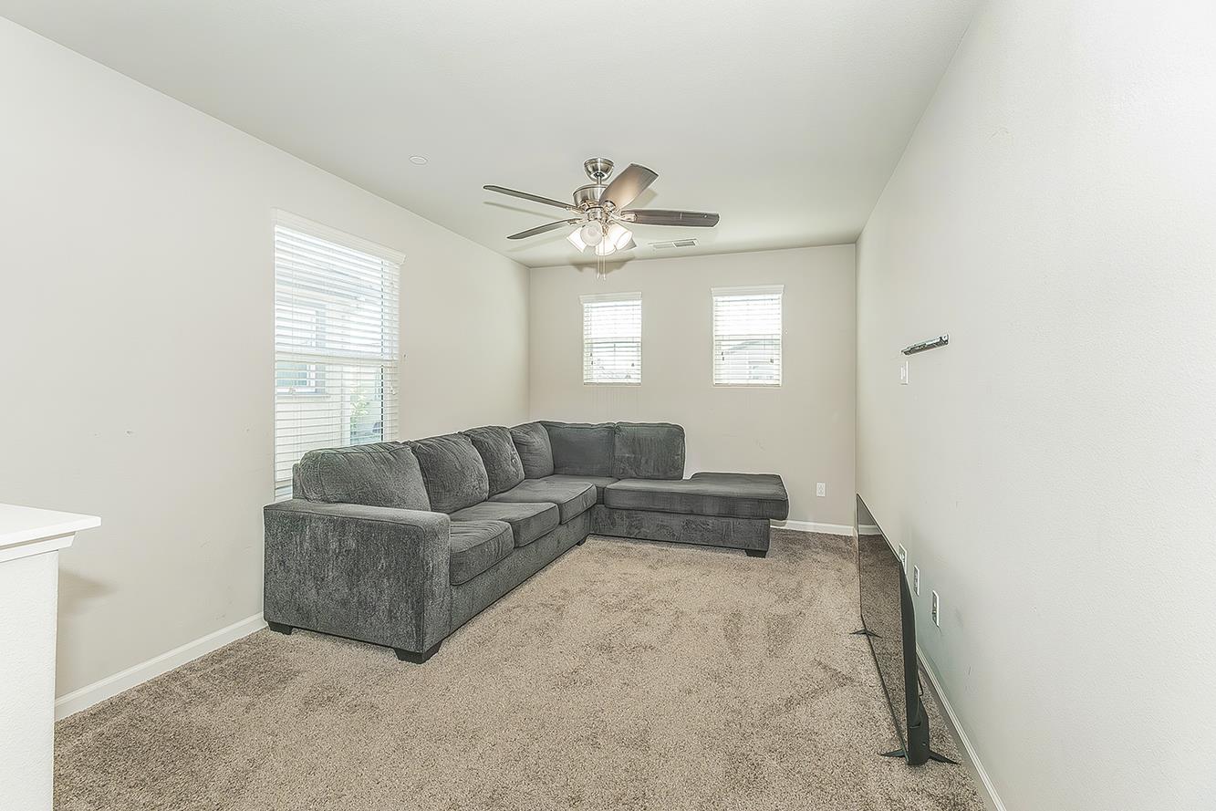 1363 Joy Dr, Clovis, CA 93619