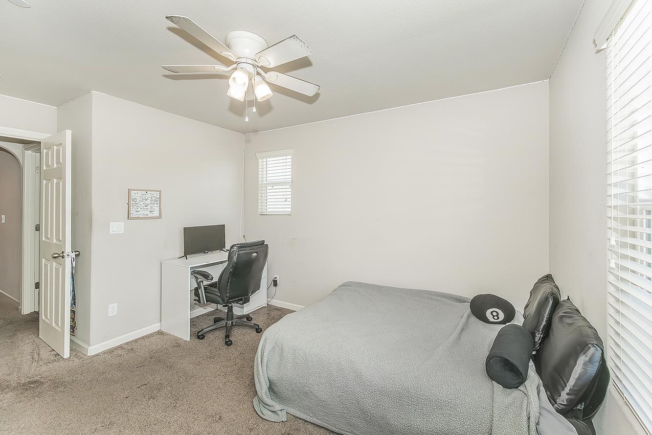 1363 Joy Dr, Clovis, CA 93619