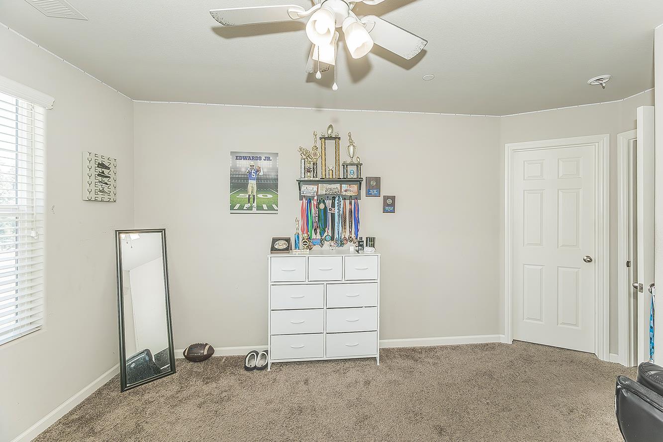 1363 Joy Dr, Clovis, CA 93619