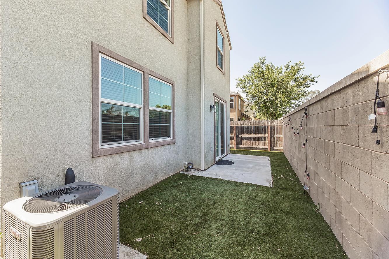 1363 Joy Dr, Clovis, CA 93619