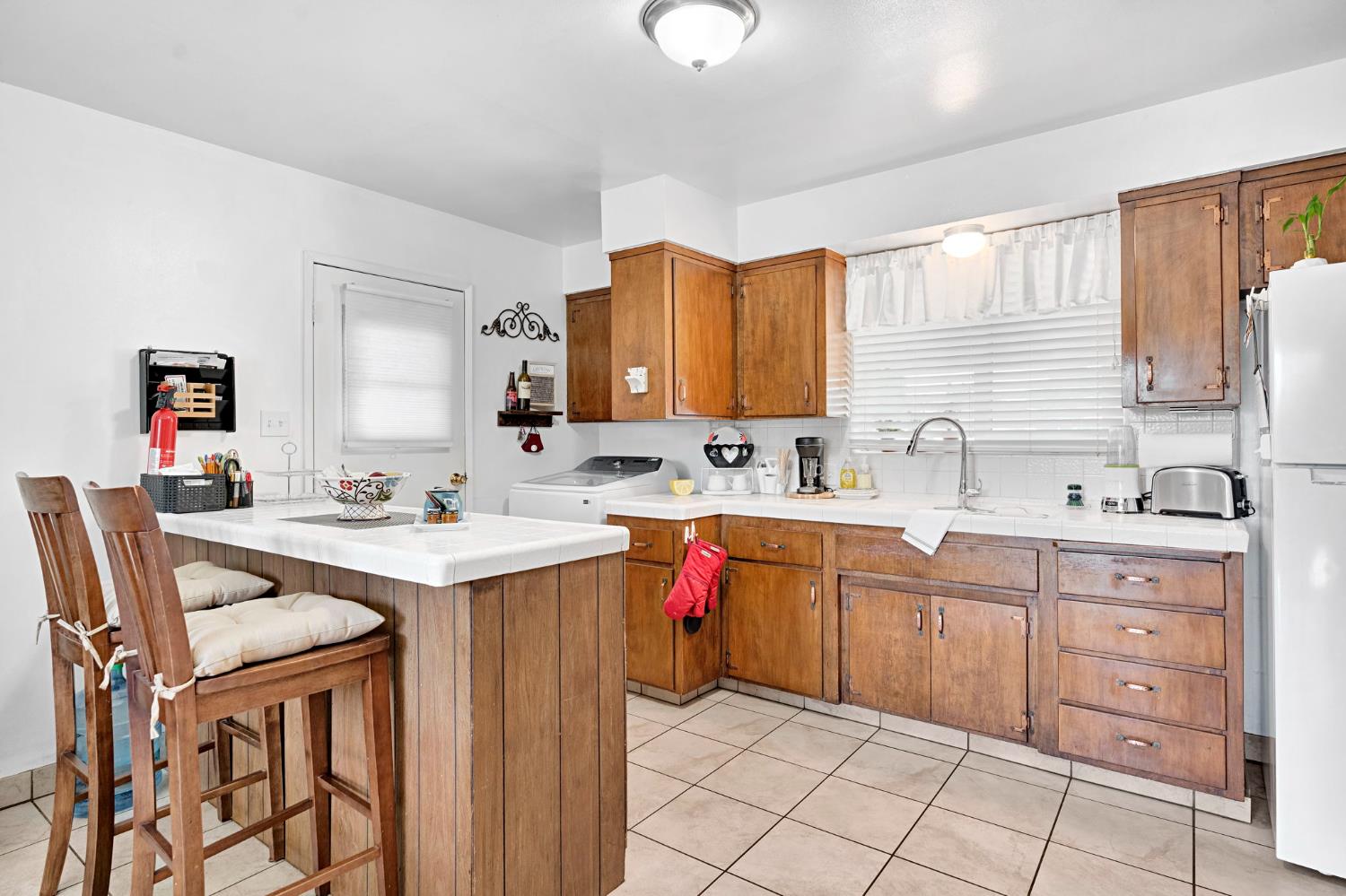 3635 E Bellaire Way, Fresno, CA 93726
