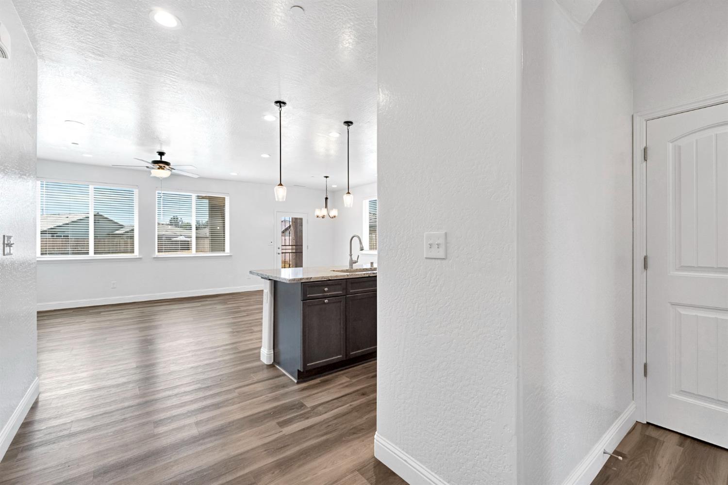 1148 Summit Ct, Madera, CA 93638